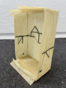 Kästchen “ Haus II“, Pergamentpapier, Wachs, gespannte Fäden, 12x20 cm von Mechtild Gerhards